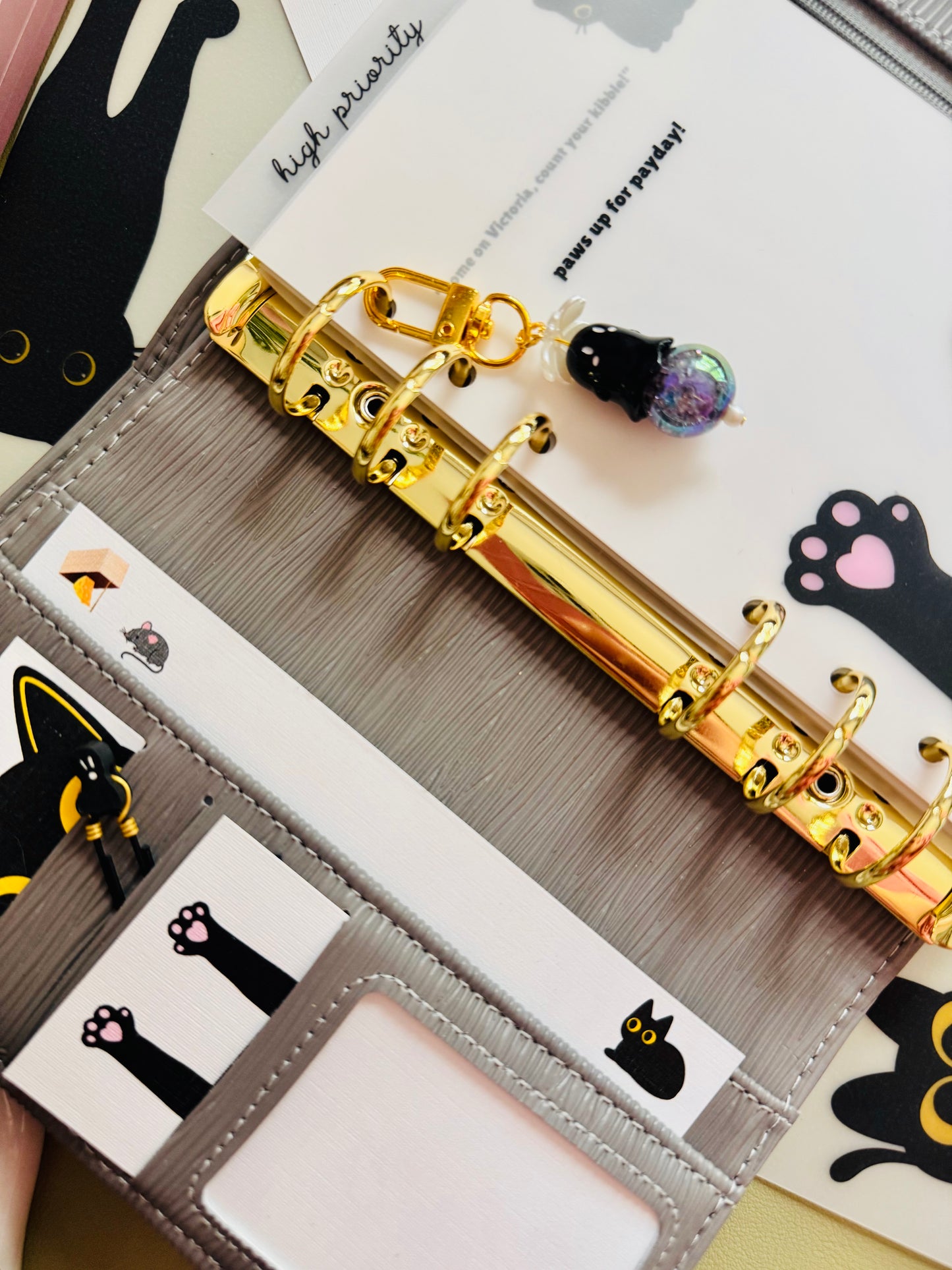 Shadow Paws Pocket Peeker