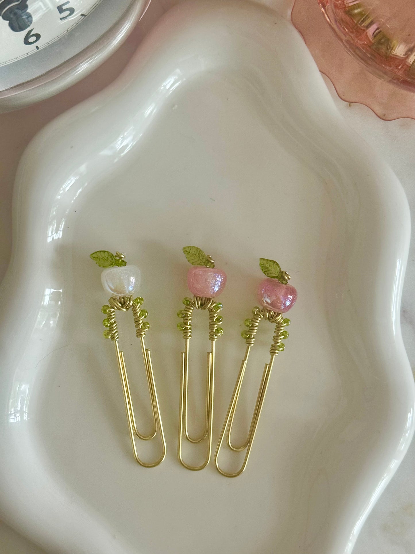 Sugarkoat Apple Paperclip 🍏