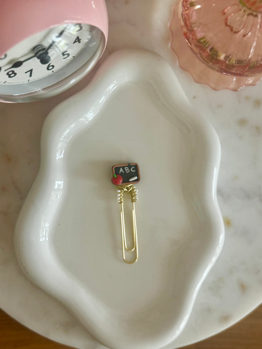 Klassic Chalk Paperclip 🍎✏️