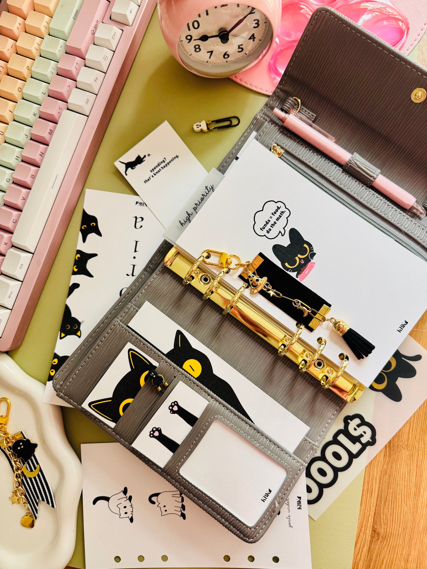 Shadow Paws Pocket Peeker